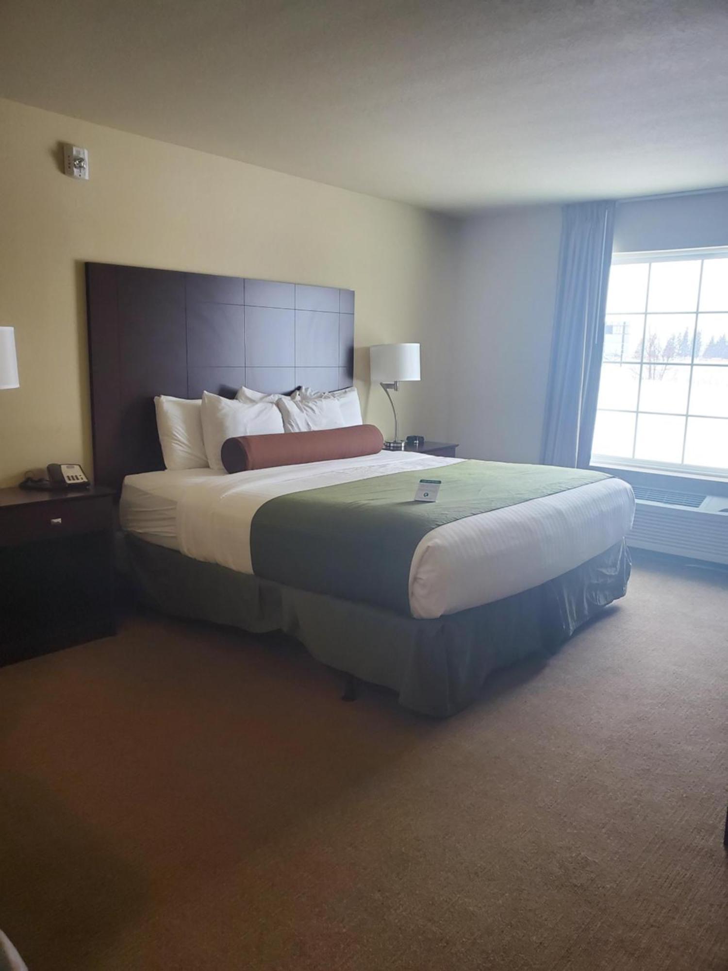 Amerivu Inn And Suites - Crookston Zewnętrze zdjęcie